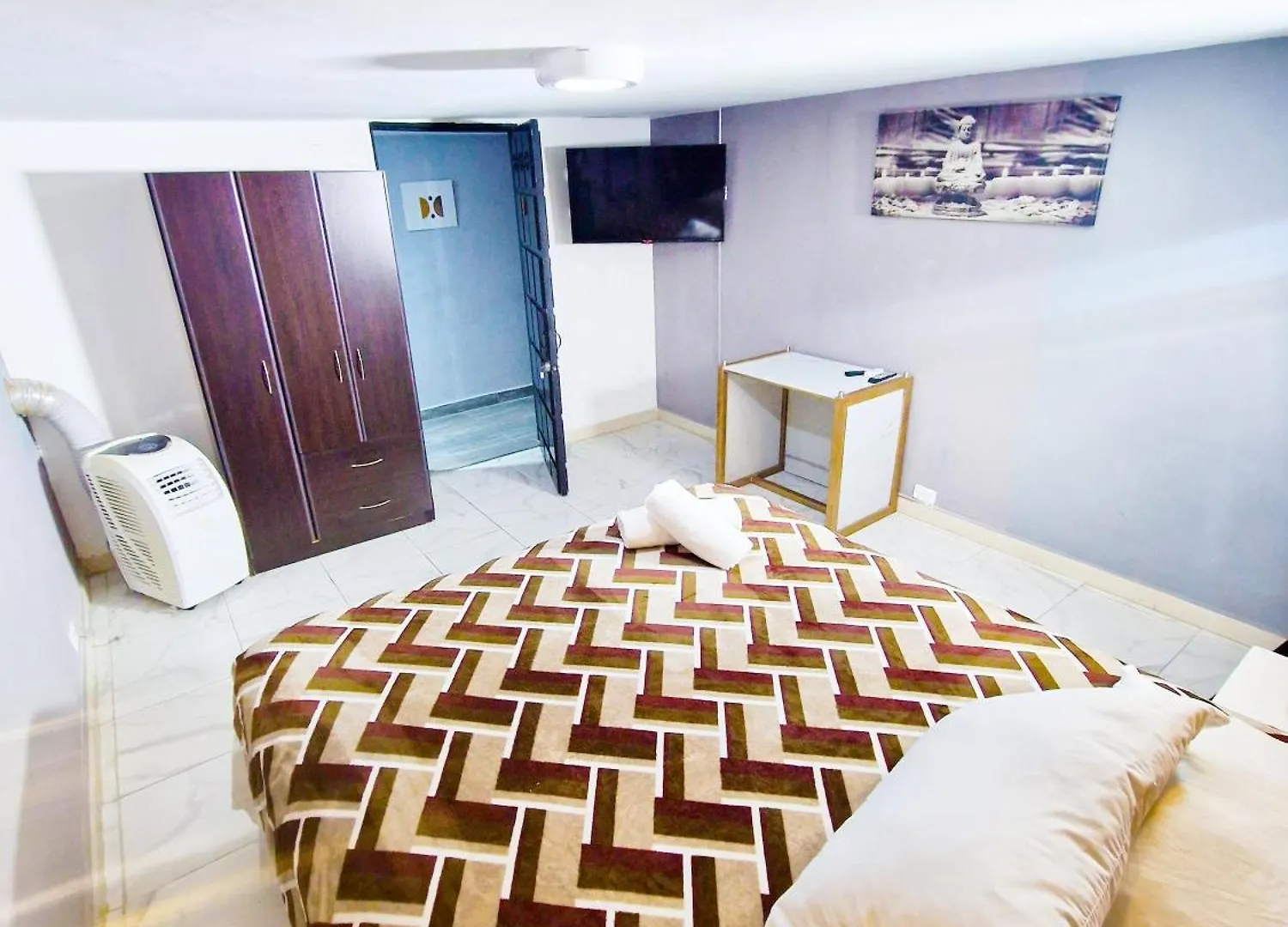 5 Bdmr Spacious Apartment At Poblado Medellin Colombia