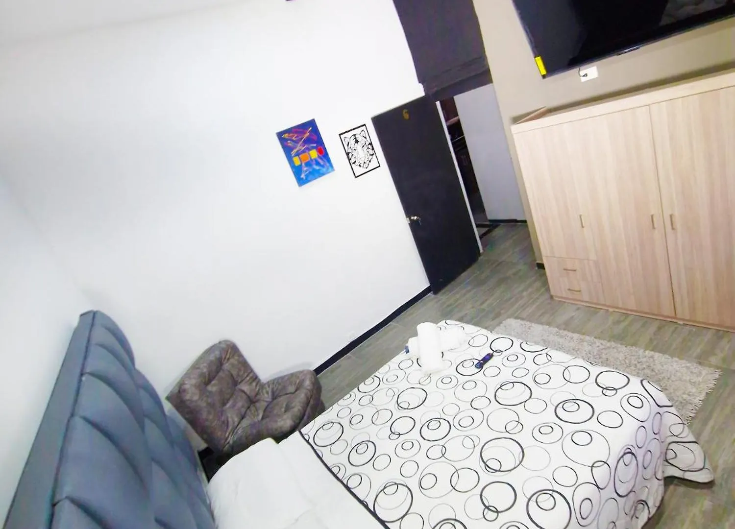 5 Bdmr Spacious Apartment At Poblado 麦德林